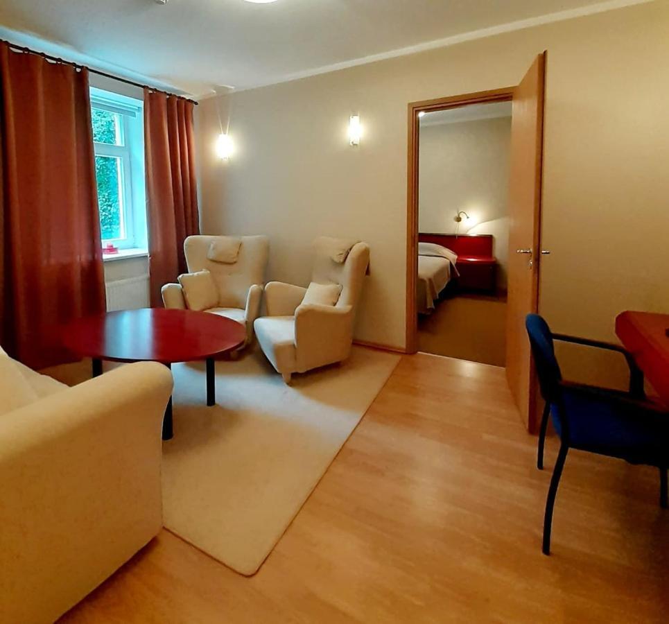 Отель Kuelalistemaja Kukruse Residents Кохтла-Ярве Экстерьер фото